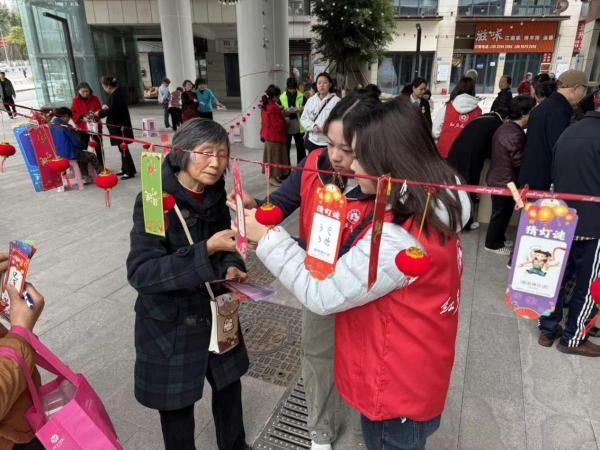 “学雷锋·暖元宵”丨学院志愿者走进社区，青春力量点亮邻里温情